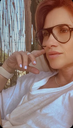Eva J.